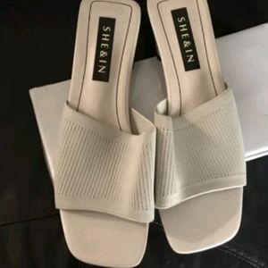 Women's White Sandal Size 6